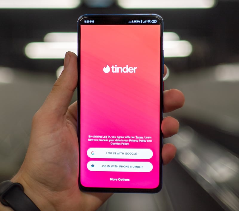 Tinder's new feature will let users run background checks on their matches Featured Image